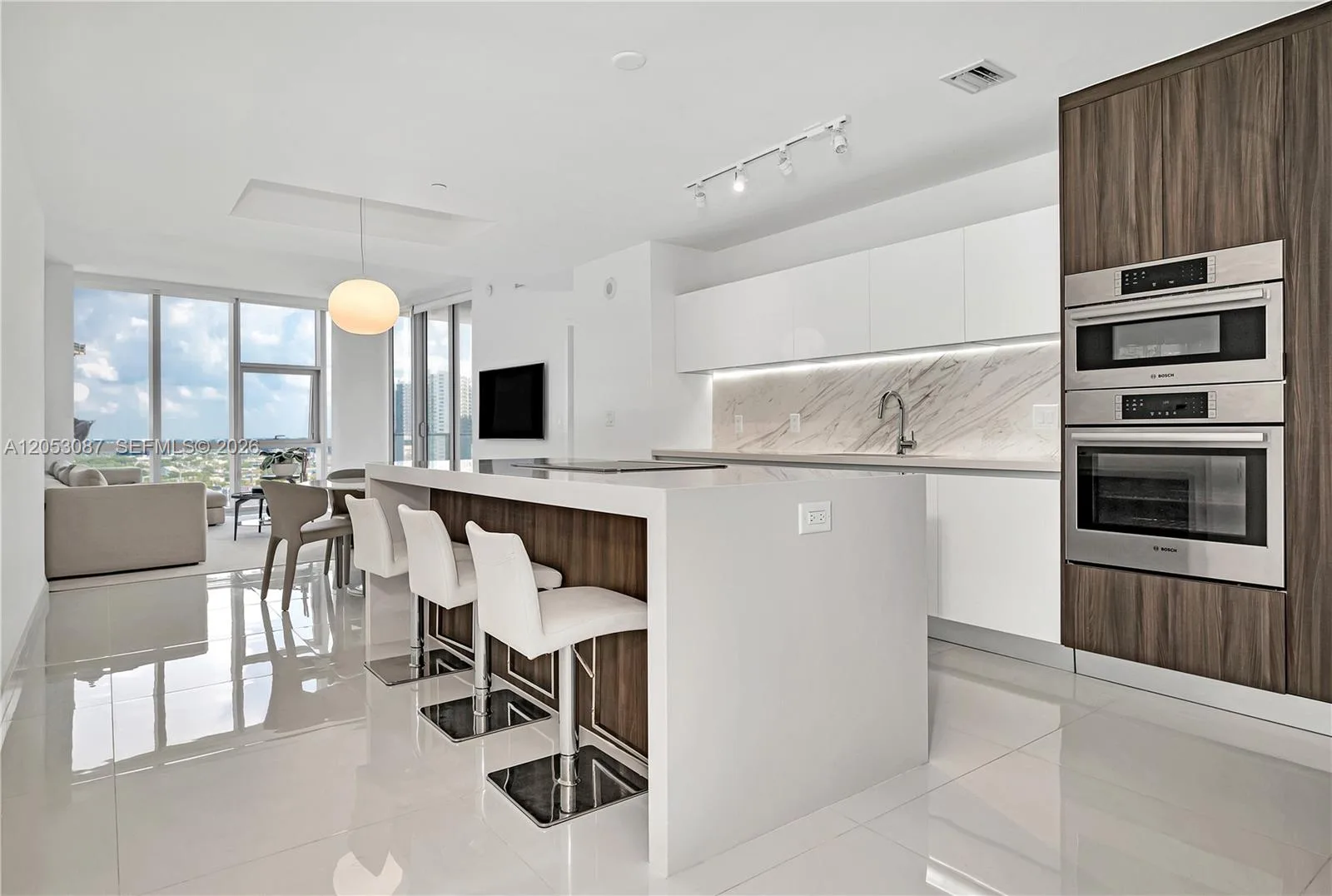 851 NE 1st Ave # 1701, Miami, FL 33132 photo 2