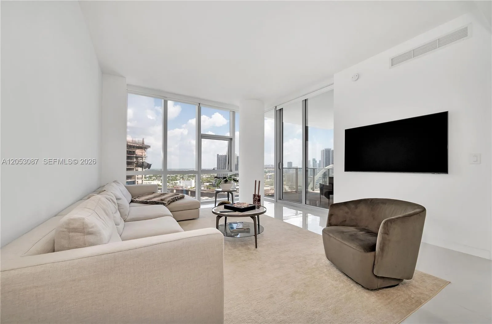 851 NE 1st Ave # 1701, Miami, FL 33132 photo 4