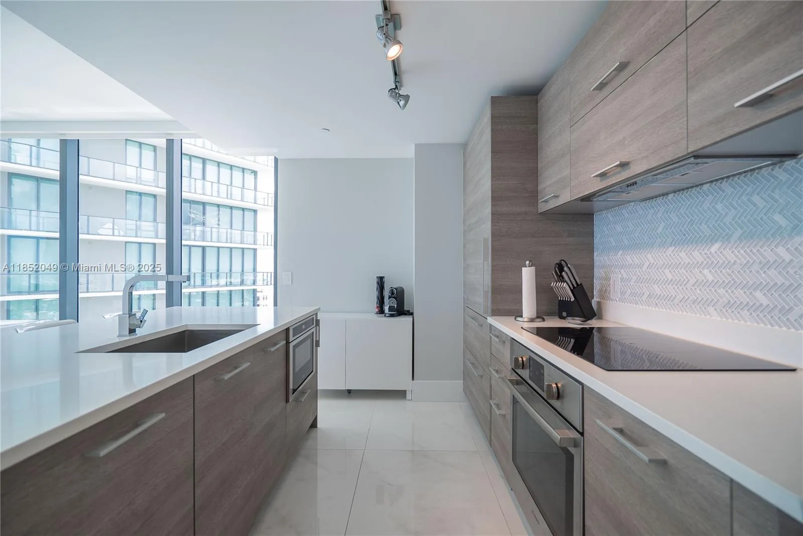 650 NE 32nd St # 1701, Miami, FL 33137 photo 3