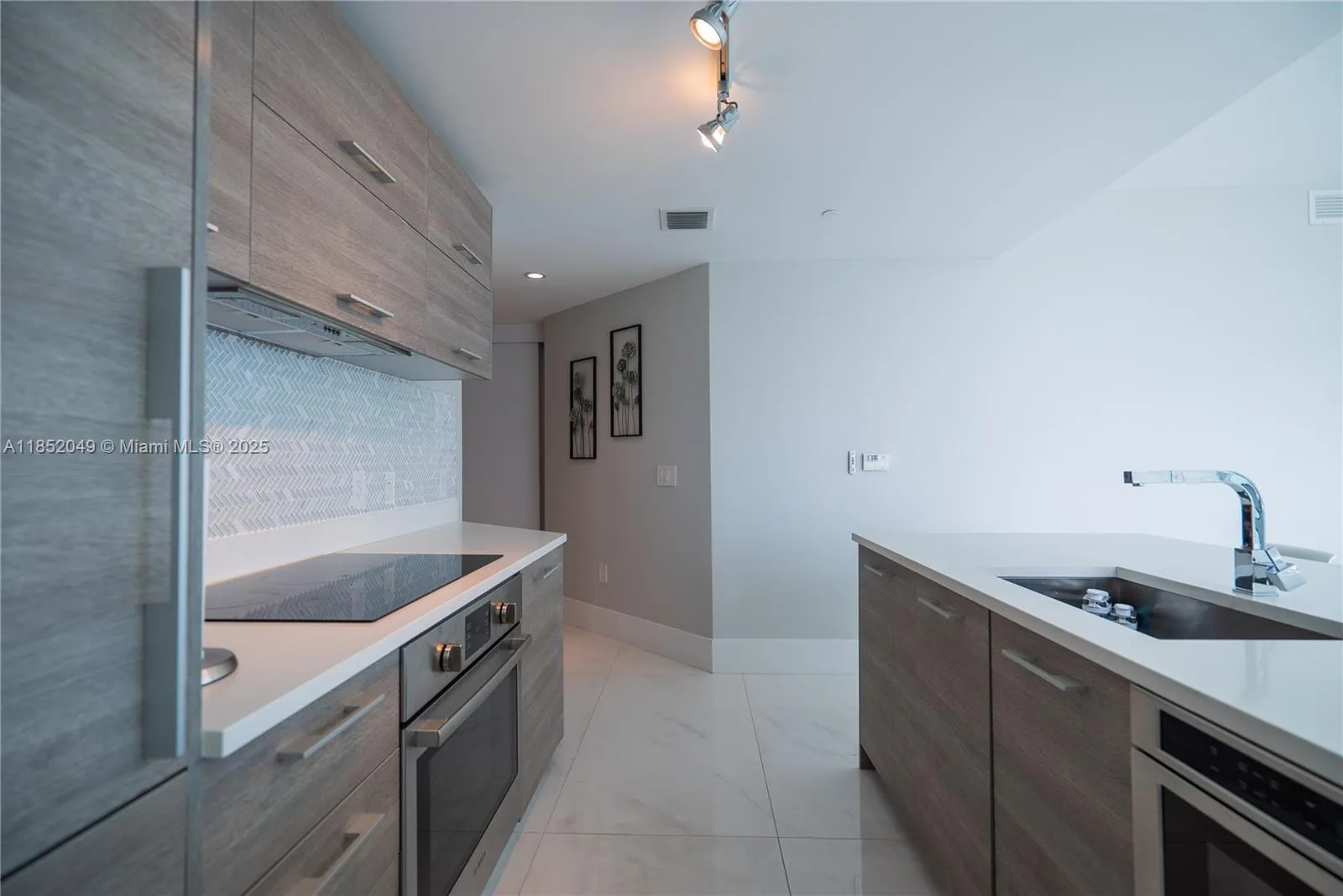 650 NE 32nd St # 1701, Miami, FL 33137 photo 4