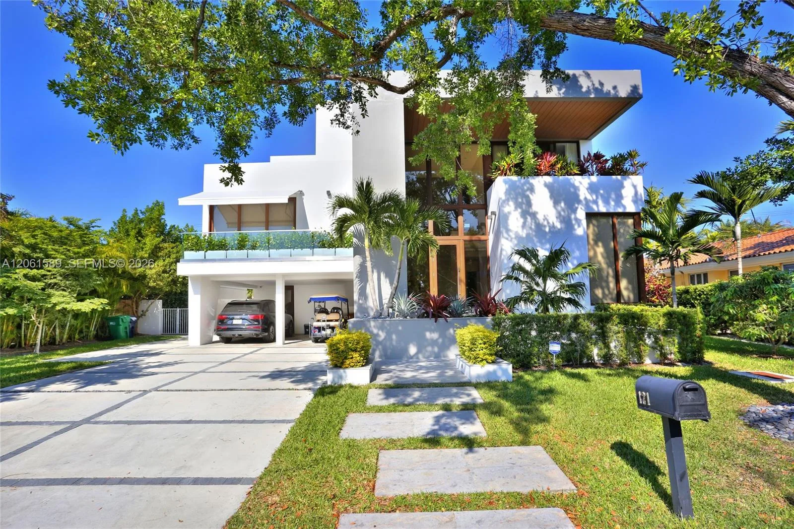 121 Buttonwood Dr, Key Biscayne, FL 33149