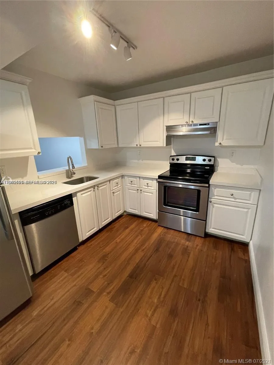 721 N Pine Island Rd # 104, Plantation, FL 33324 photo 6