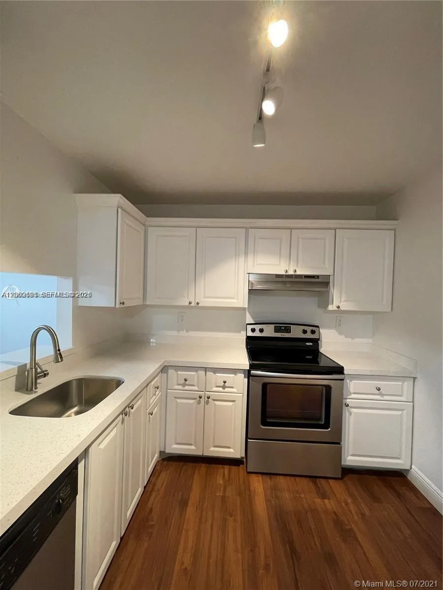 721 N Pine Island Rd # 104, Plantation, FL 33324 photo 8