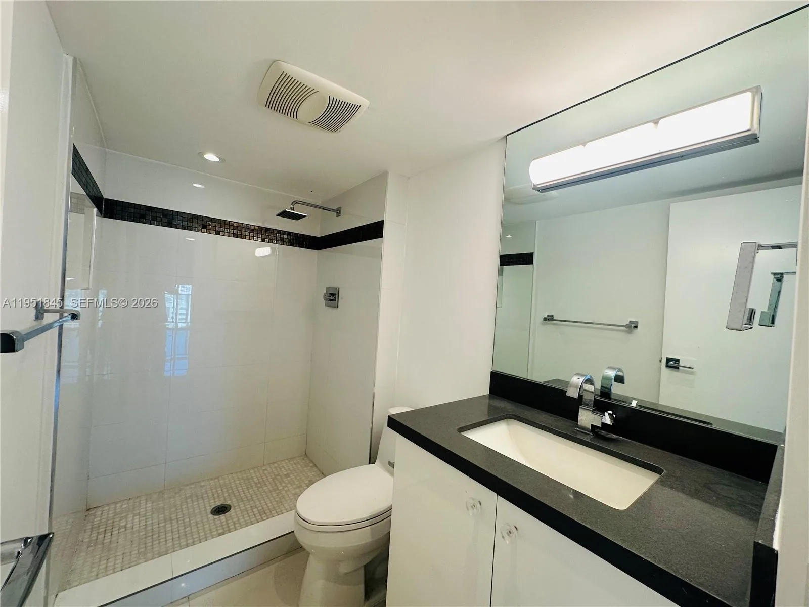 100 Bayview Dr # 1528, Sunny Isles Beach, FL 33160 photo 10