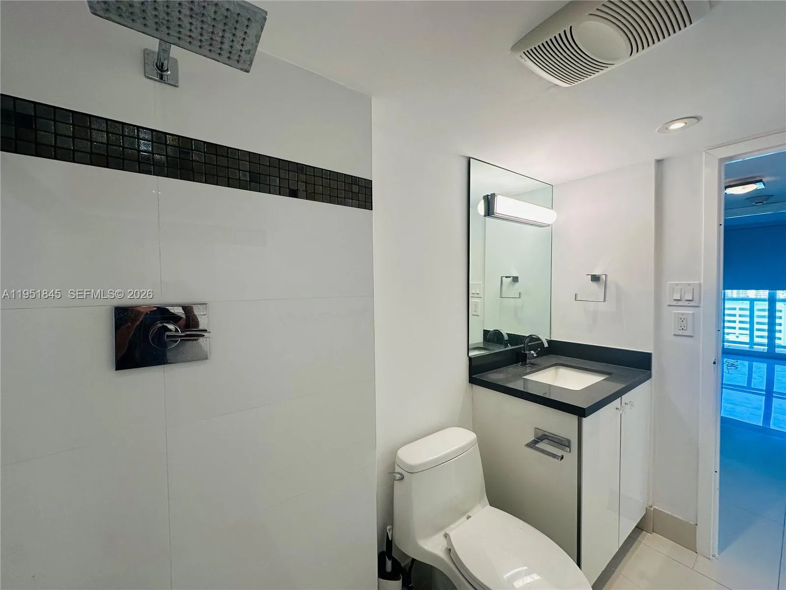 100 Bayview Dr # 1528, Sunny Isles Beach, FL 33160 photo 11