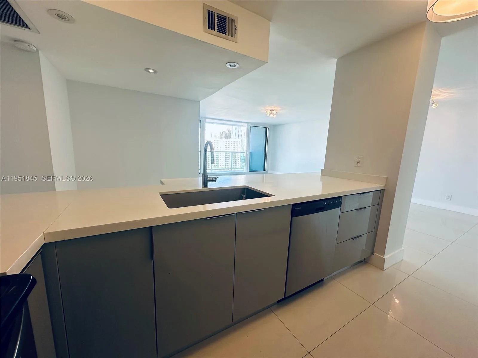 100 Bayview Dr # 1528, Sunny Isles Beach, FL 33160 photo 7