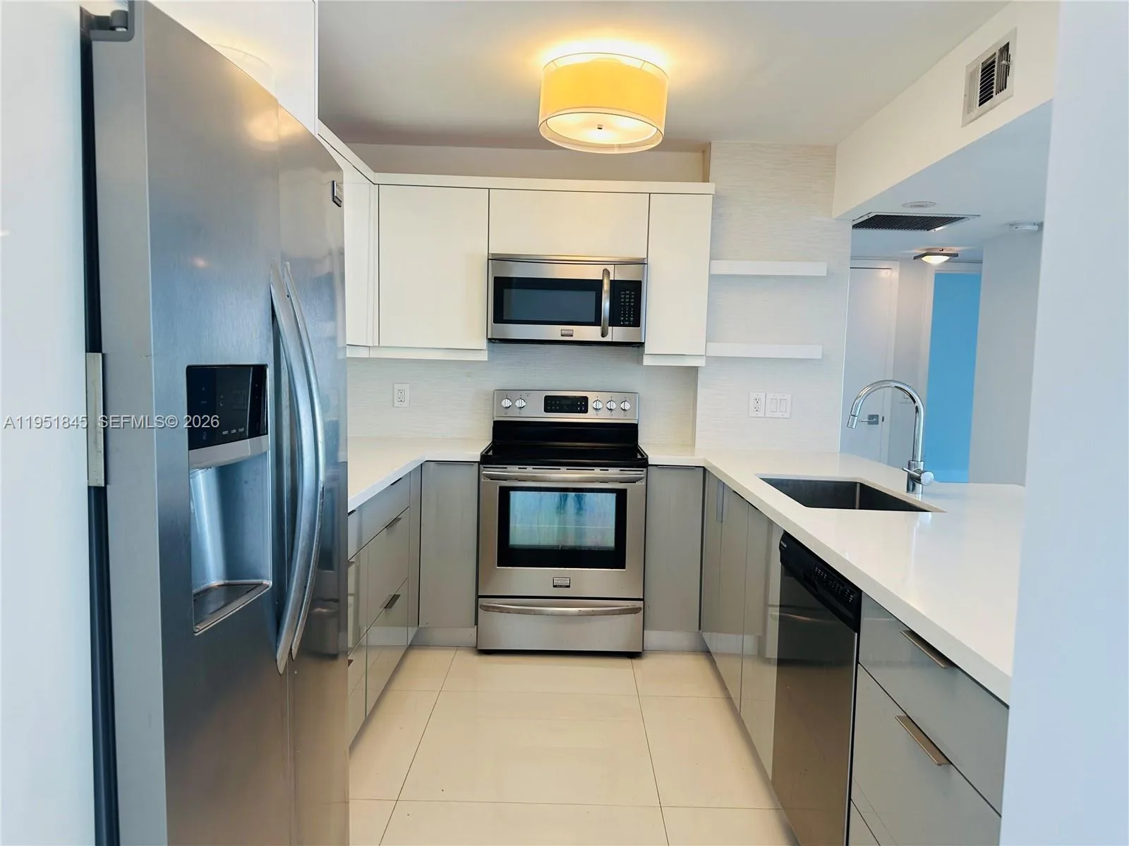 100 Bayview Dr # 1528, Sunny Isles Beach, FL 33160 photo 8