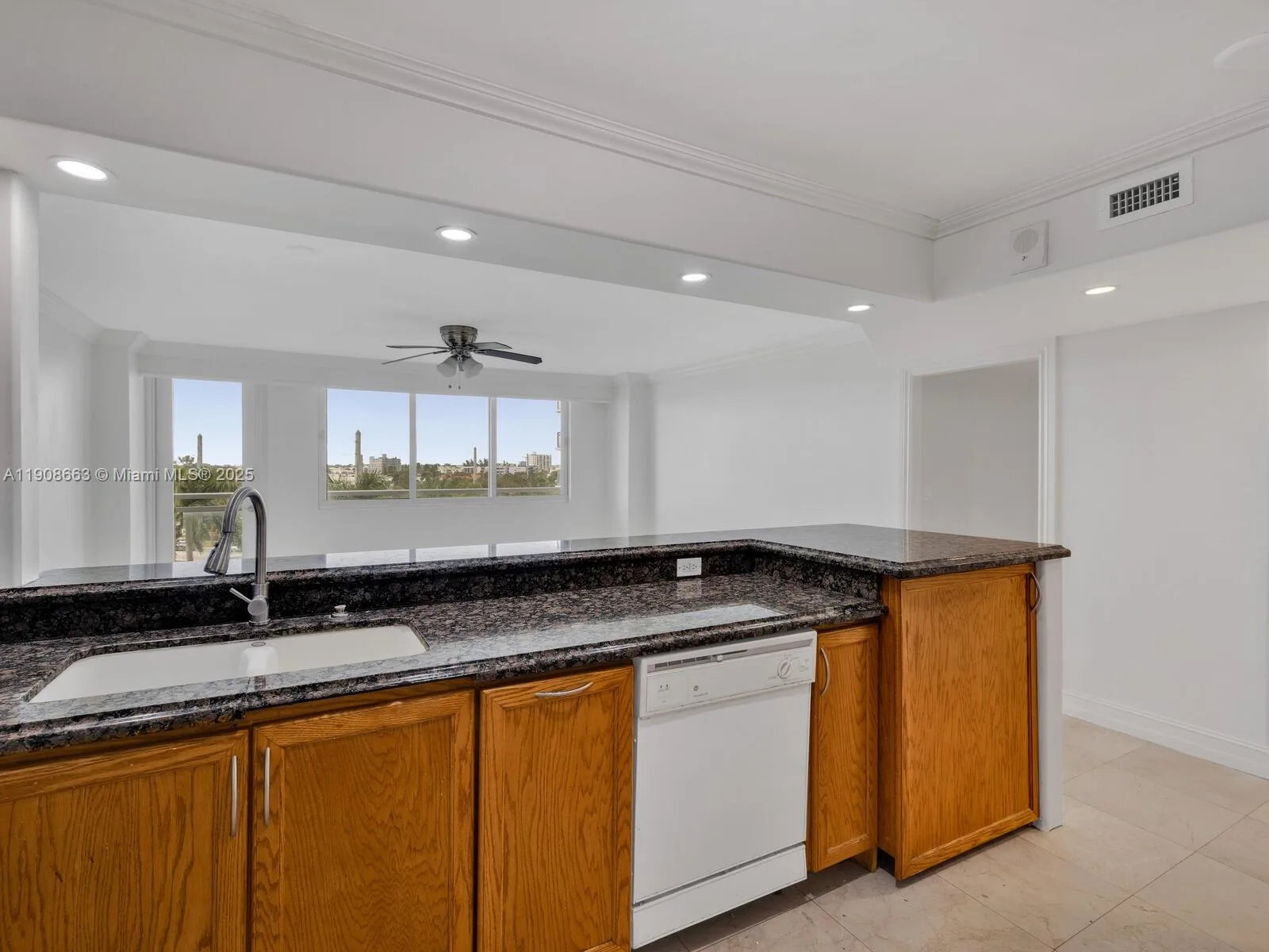 7135 Collins Ave # 523, Miami Beach, FL 33141 photo 7