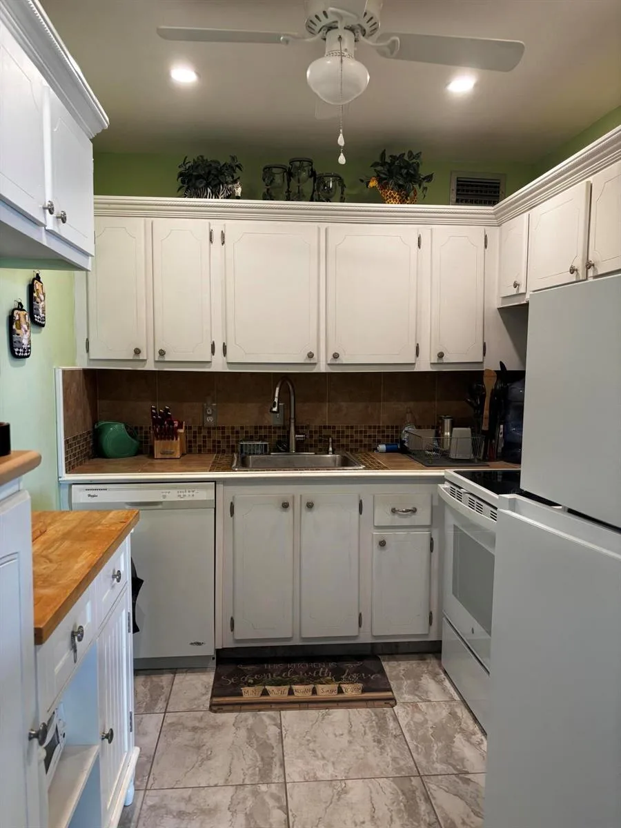 310 CHATHAM O # 310, West Palm Beach, FL 33417