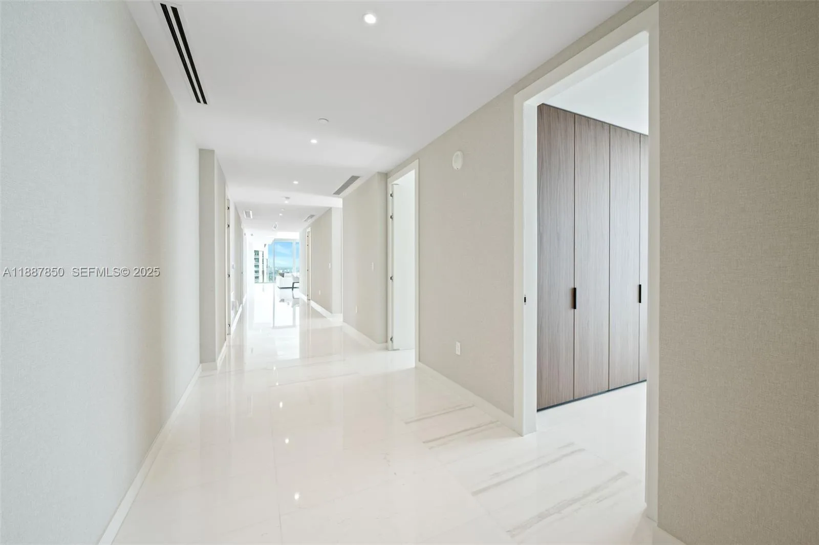 300 Biscayne Blvd Way # 3701, Miami, FL 33131 photo 12