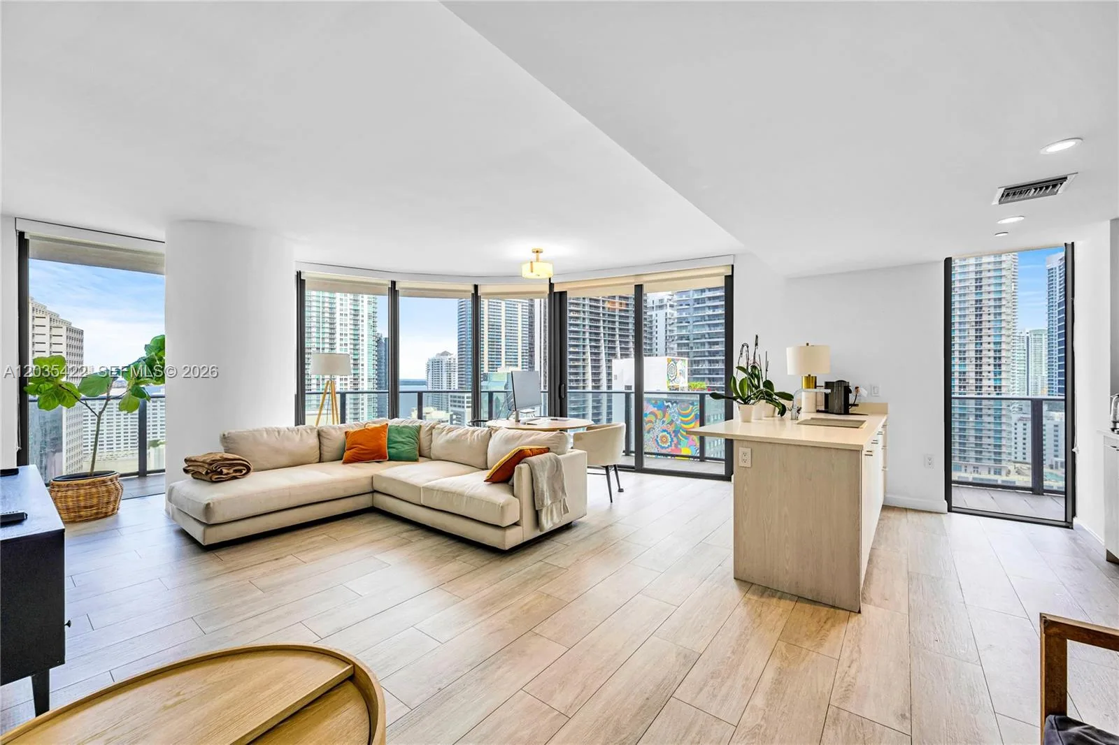45 SW 9th St # 2103, Miami, FL 33130