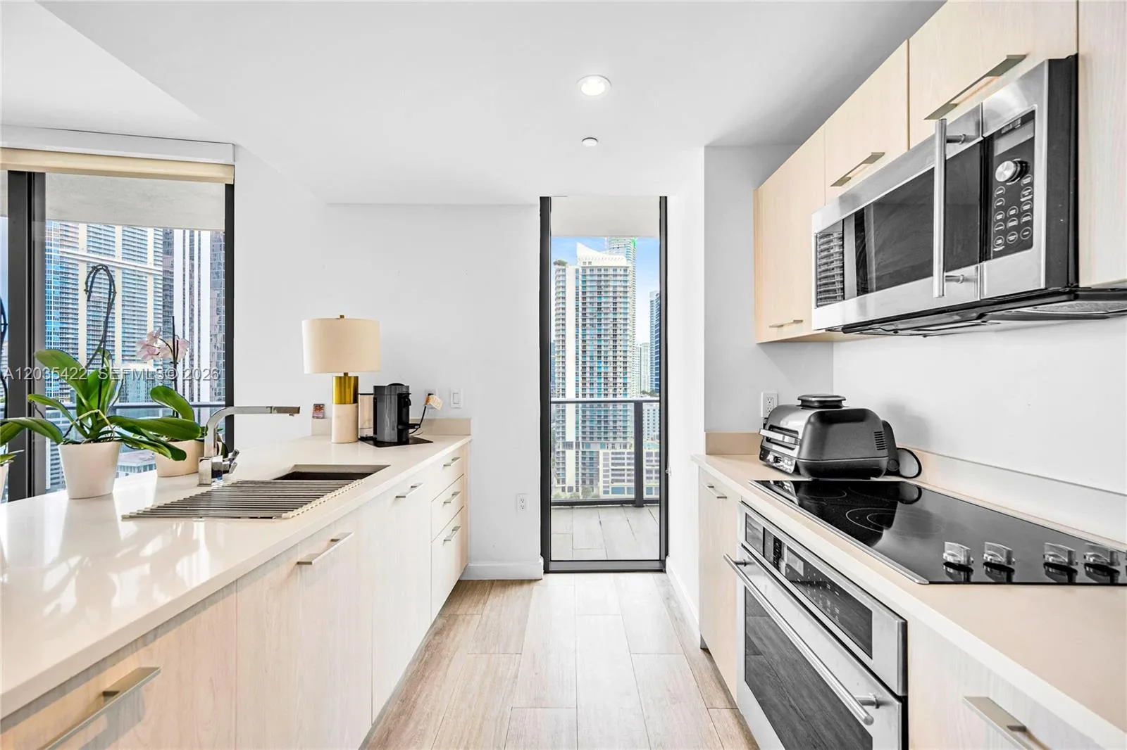 45 SW 9th St # 2103, Miami, FL 33130 photo 5