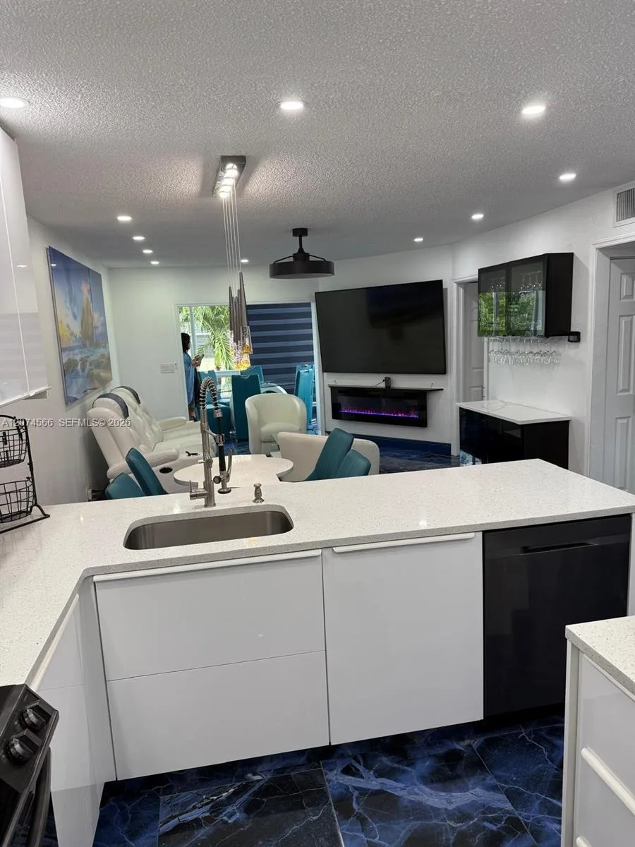 5121 W Oakland Park Blvd # 212, Lauderdale Lakes, FL 33313 photo 12