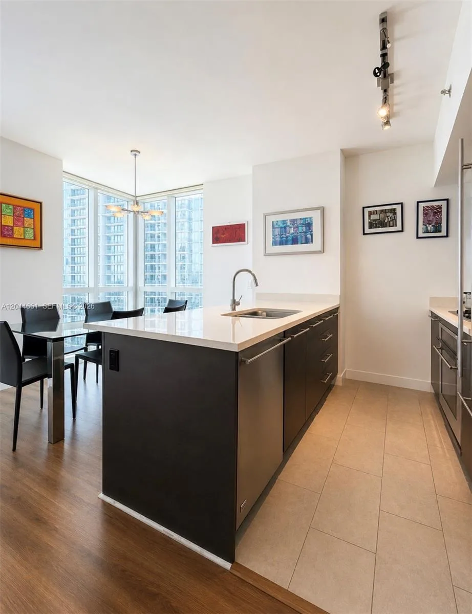 55 SE 6th St # 2802, Miami, FL 33131 photo 3