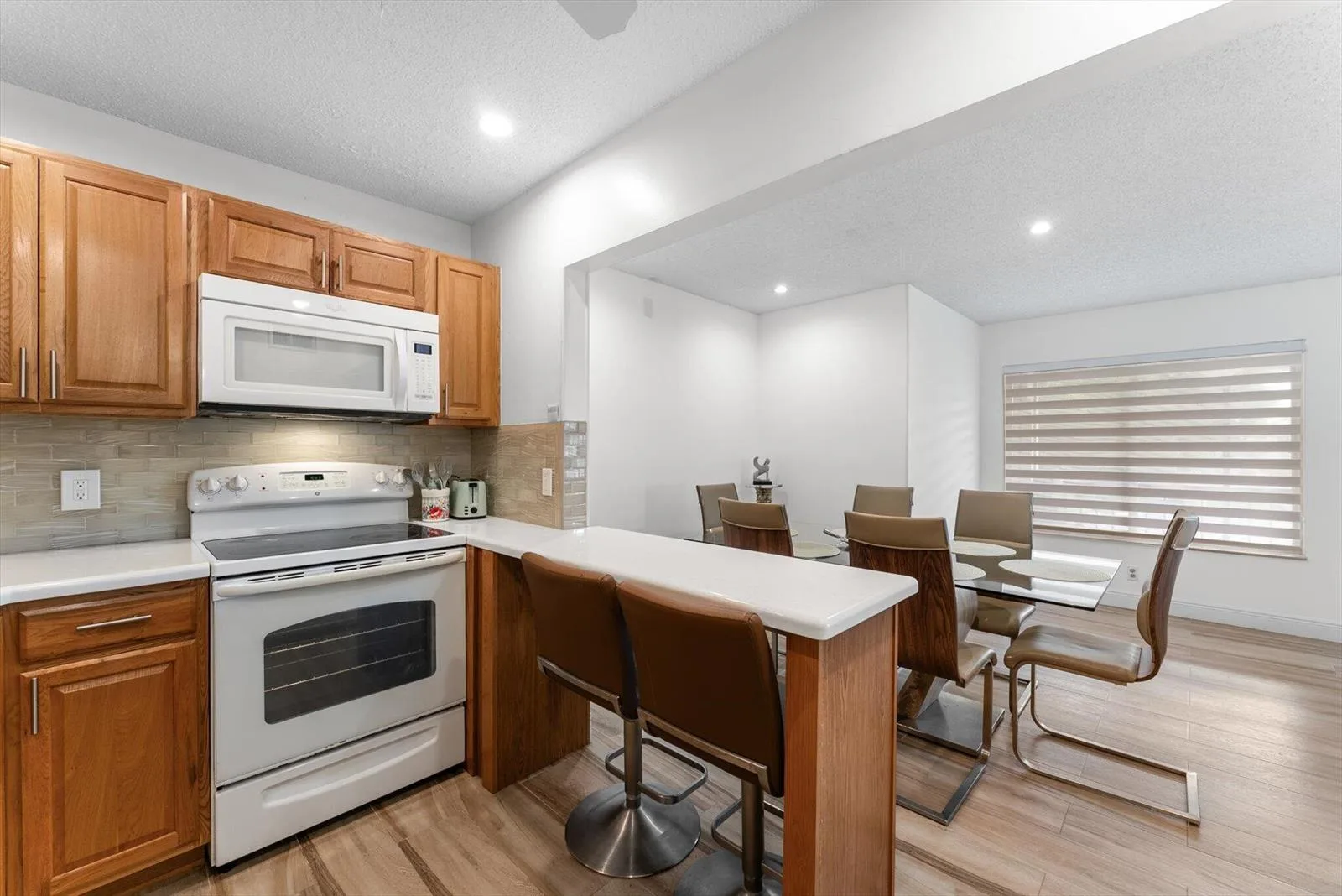 421 Pine Glen Lane # A2, FL 33463