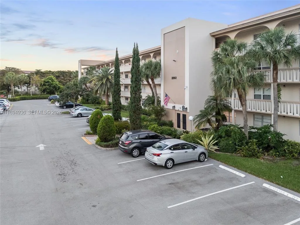 2202 Lucaya Bnd # L3, Coconut Creek, FL 33066