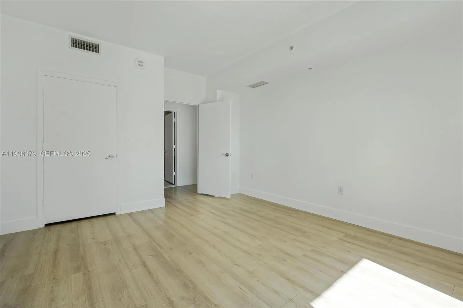 244 Biscayne Blvd # 1505, Miami, FL 33132 photo 11