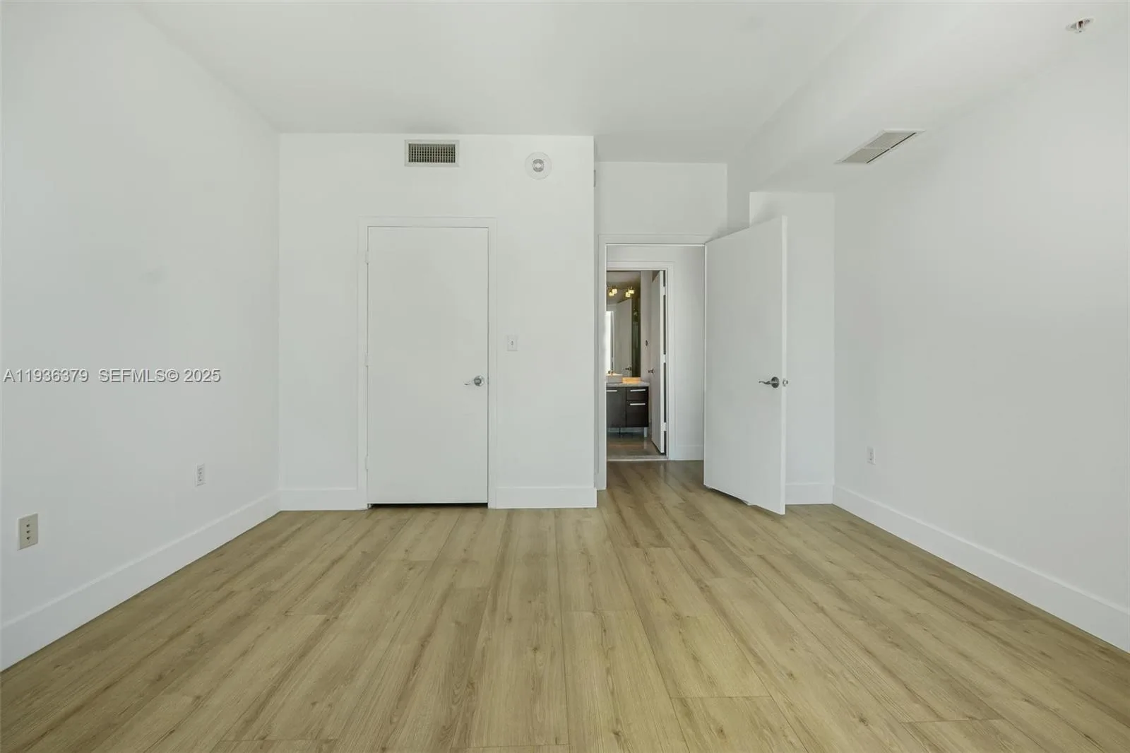244 Biscayne Blvd # 1505, Miami, FL 33132 photo 12