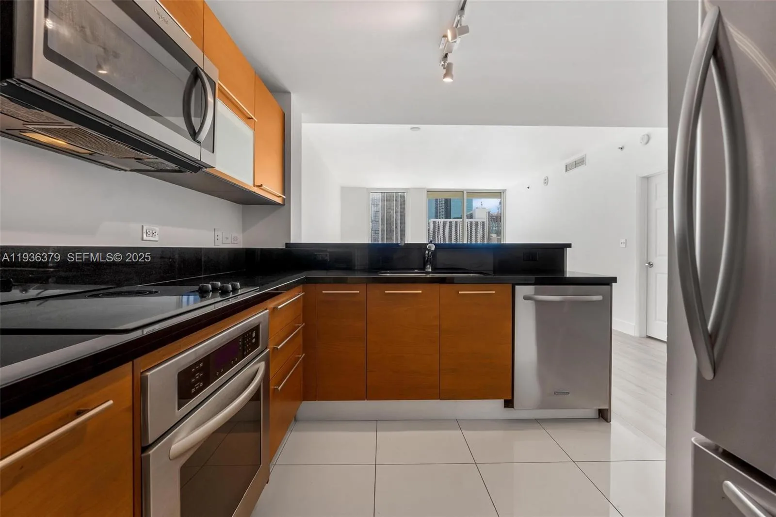 244 Biscayne Blvd # 1505, Miami, FL 33132 photo 3