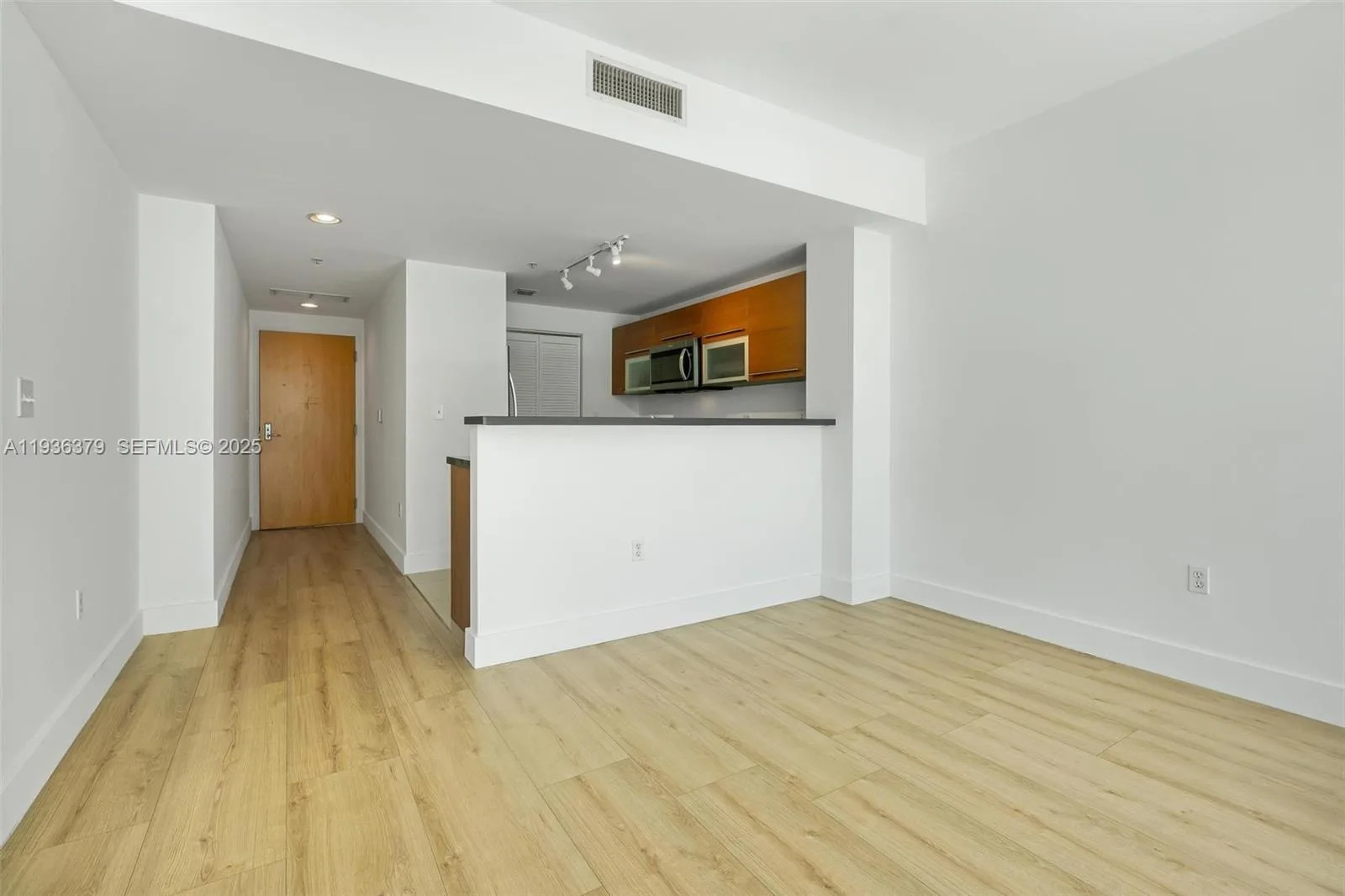 244 Biscayne Blvd # 1505, Miami, FL 33132 photo 4