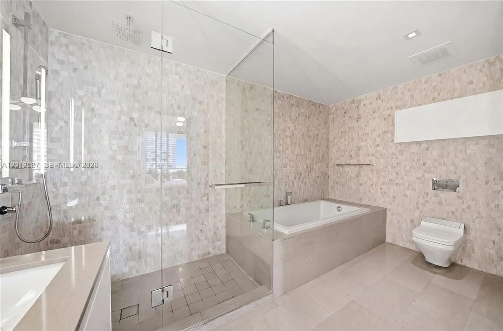 68 SE 6th St # 1904, Miami, FL 33131 photo 11