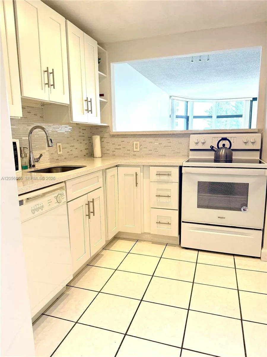 20100 W Country Club Dr # 608, Aventura, FL 33180 photo 8