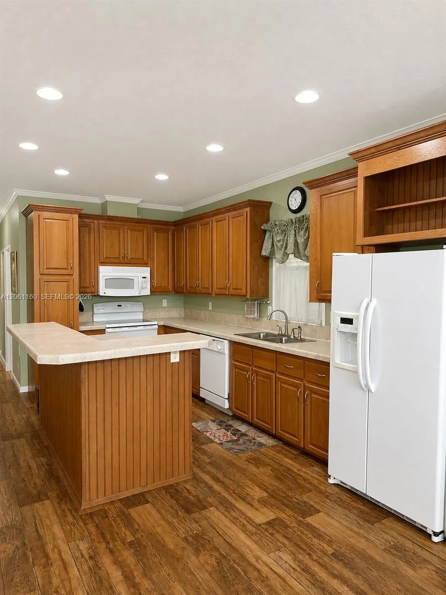 20472 Luettich Ln, Other City - In The State Of Florida, FL 33928 photo 6