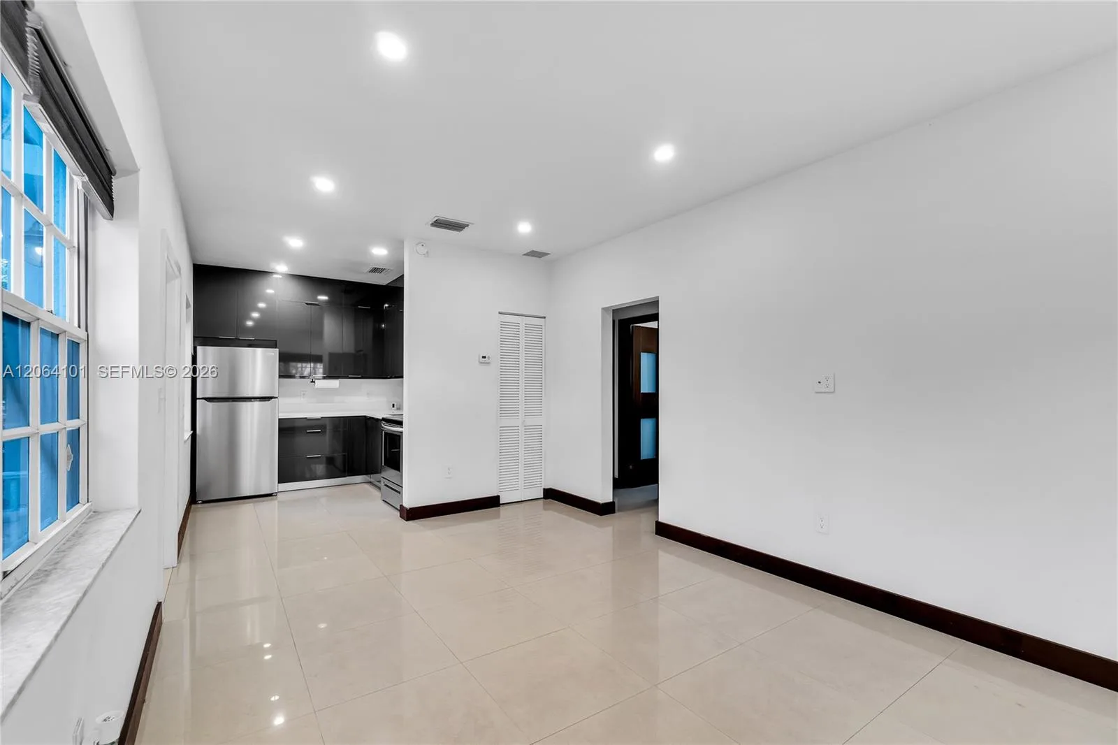 8335 E Crespi Blvd # 4, Miami Beach, FL 33141 photo 4