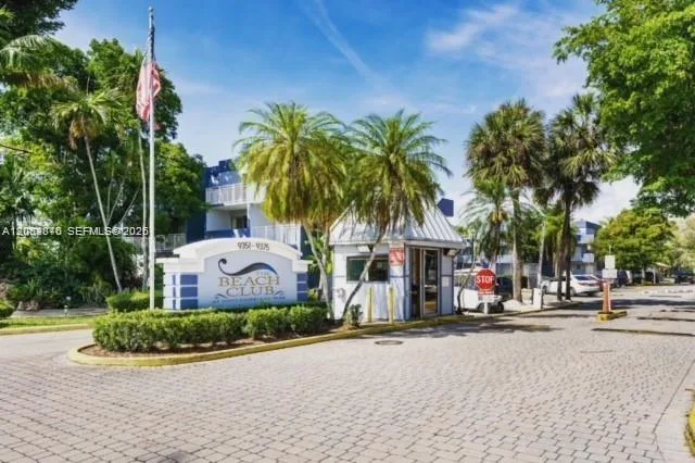 9359 Fontainebleau Blvd # F307, Miami, FL 33172