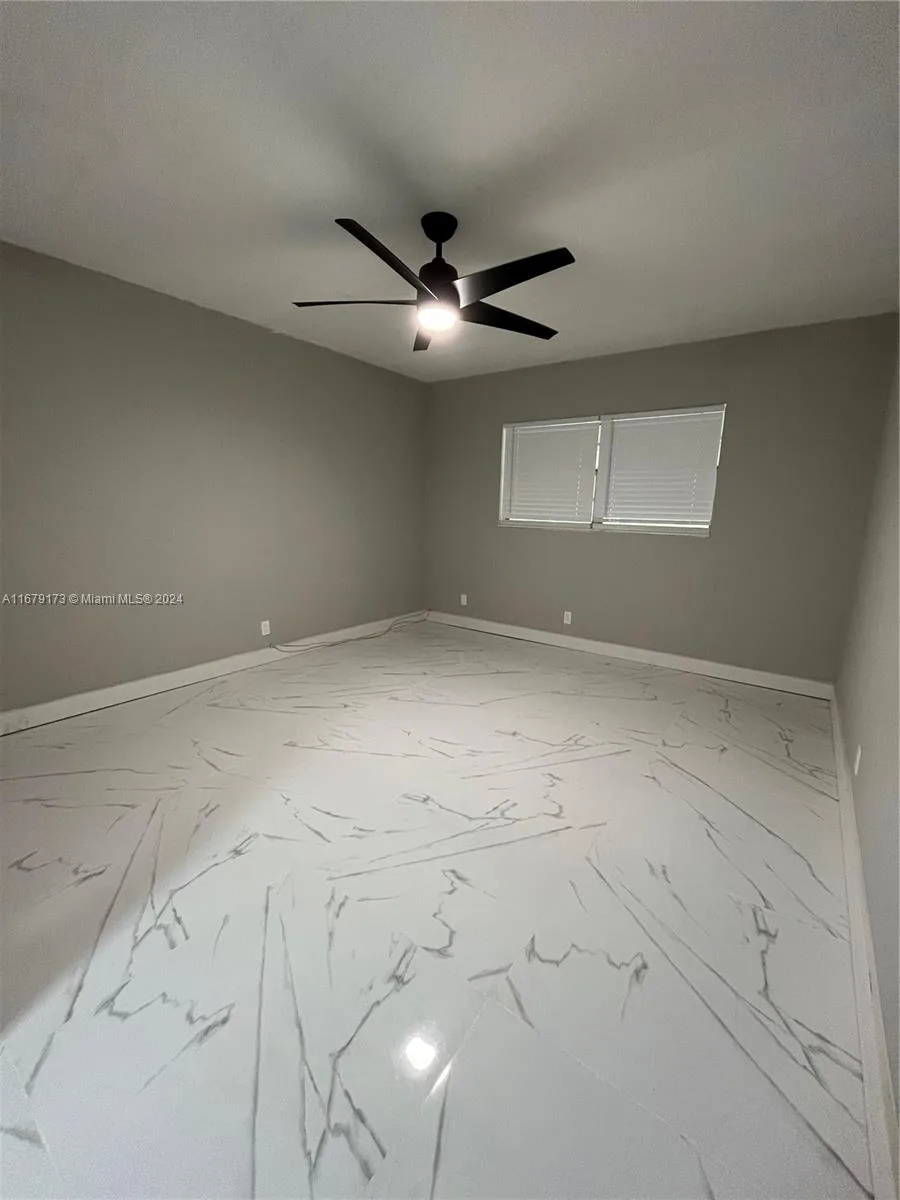 5102 NW 36th St # 605, Lauderdale Lakes, FL 33319