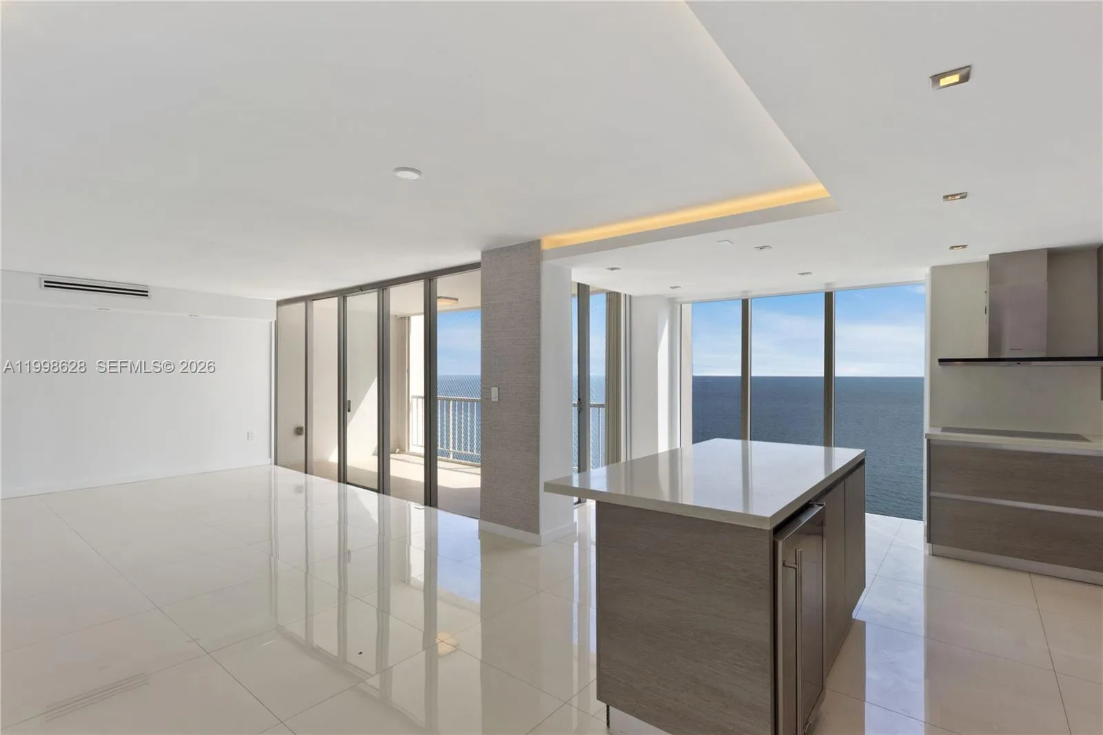 881 Ocean Dr # 18F, Key Biscayne, FL 33149 photo 2