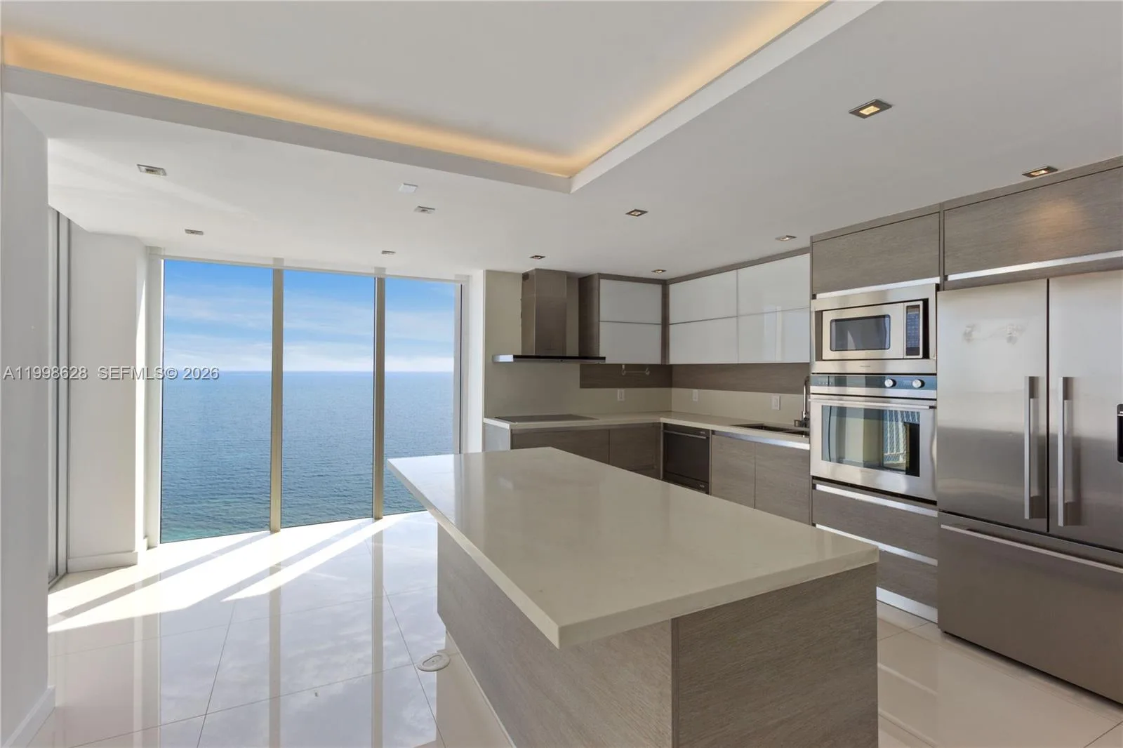 881 Ocean Dr # 18F, Key Biscayne, FL 33149 photo 3