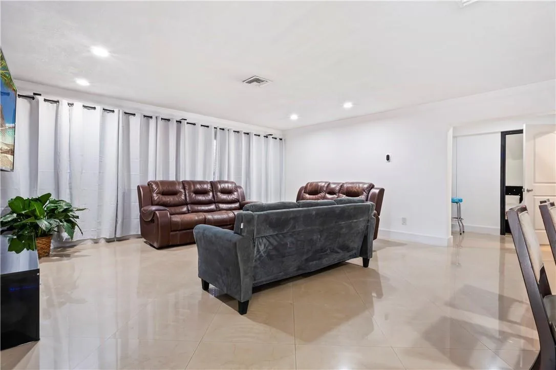 19340 NE 19 Avenue, North Miami Beach, FL 33179 photo 12