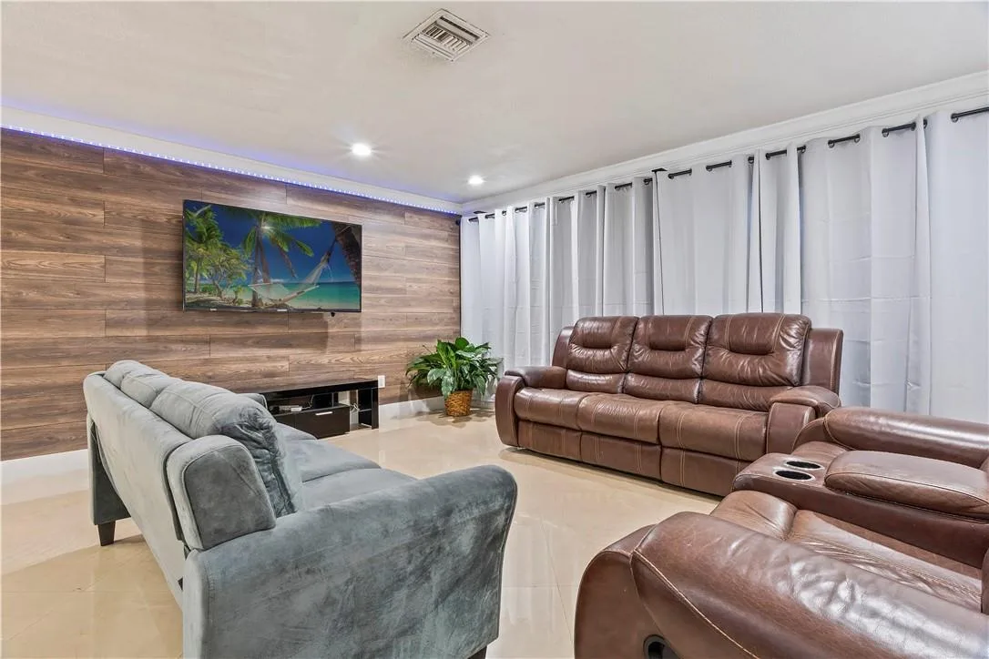 19340 NE 19 Avenue, North Miami Beach, FL 33179 photo 13