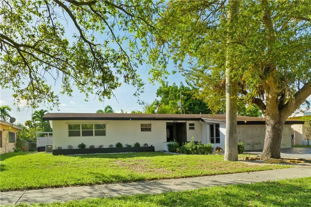 19340 NE 19 Avenue, North Miami Beach, FL 33179 photo 2