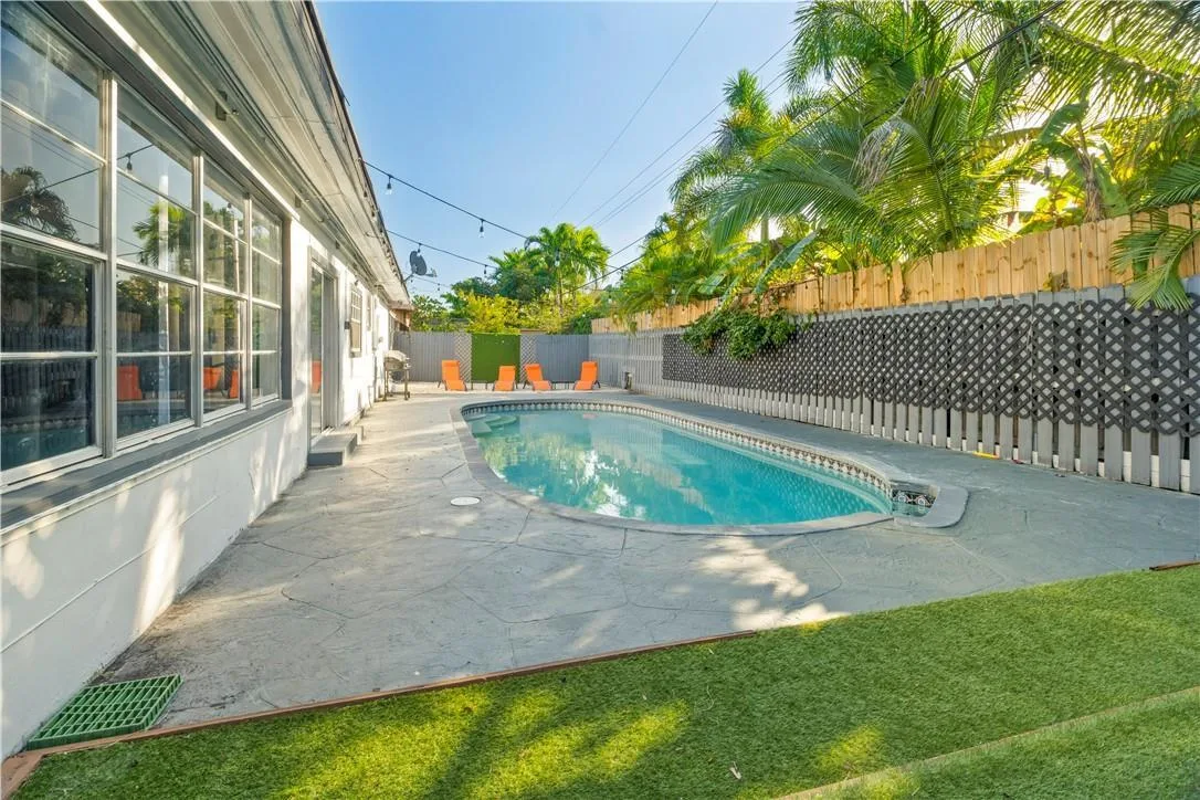 19340 NE 19 Avenue, North Miami Beach, FL 33179 photo 3
