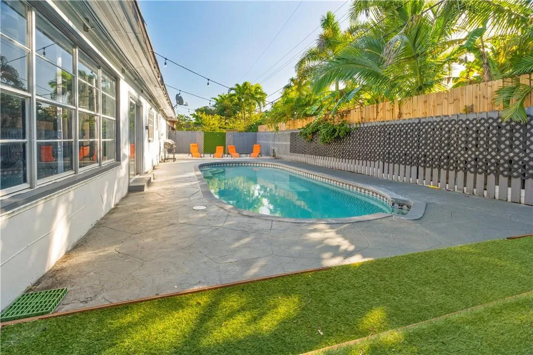 19340 NE 19 Avenue, North Miami Beach, FL 33179 photo 8