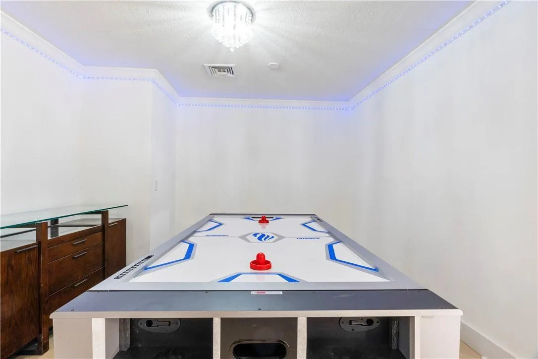 19340 NE 19 Avenue, North Miami Beach, FL 33179 photo 9