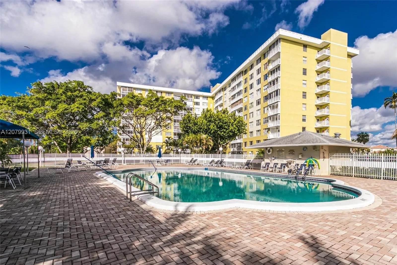 4400 Hillcrest Dr # 402B, Hollywood, FL 33021