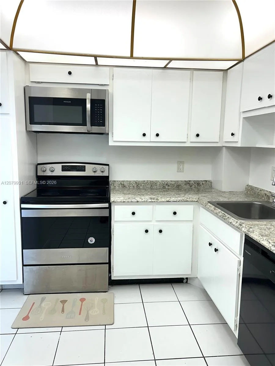 4400 Hillcrest Dr # 402B, Hollywood, FL 33021 photo 2