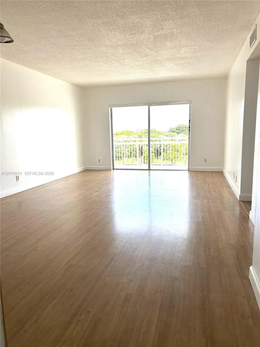 4400 Hillcrest Dr # 402B, Hollywood, FL 33021 photo 3