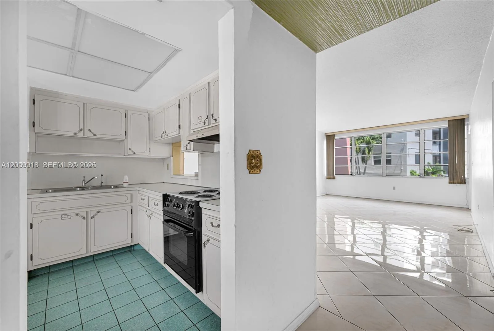 18555 NE 14th Ave # 502, Miami, FL 33179 photo 13