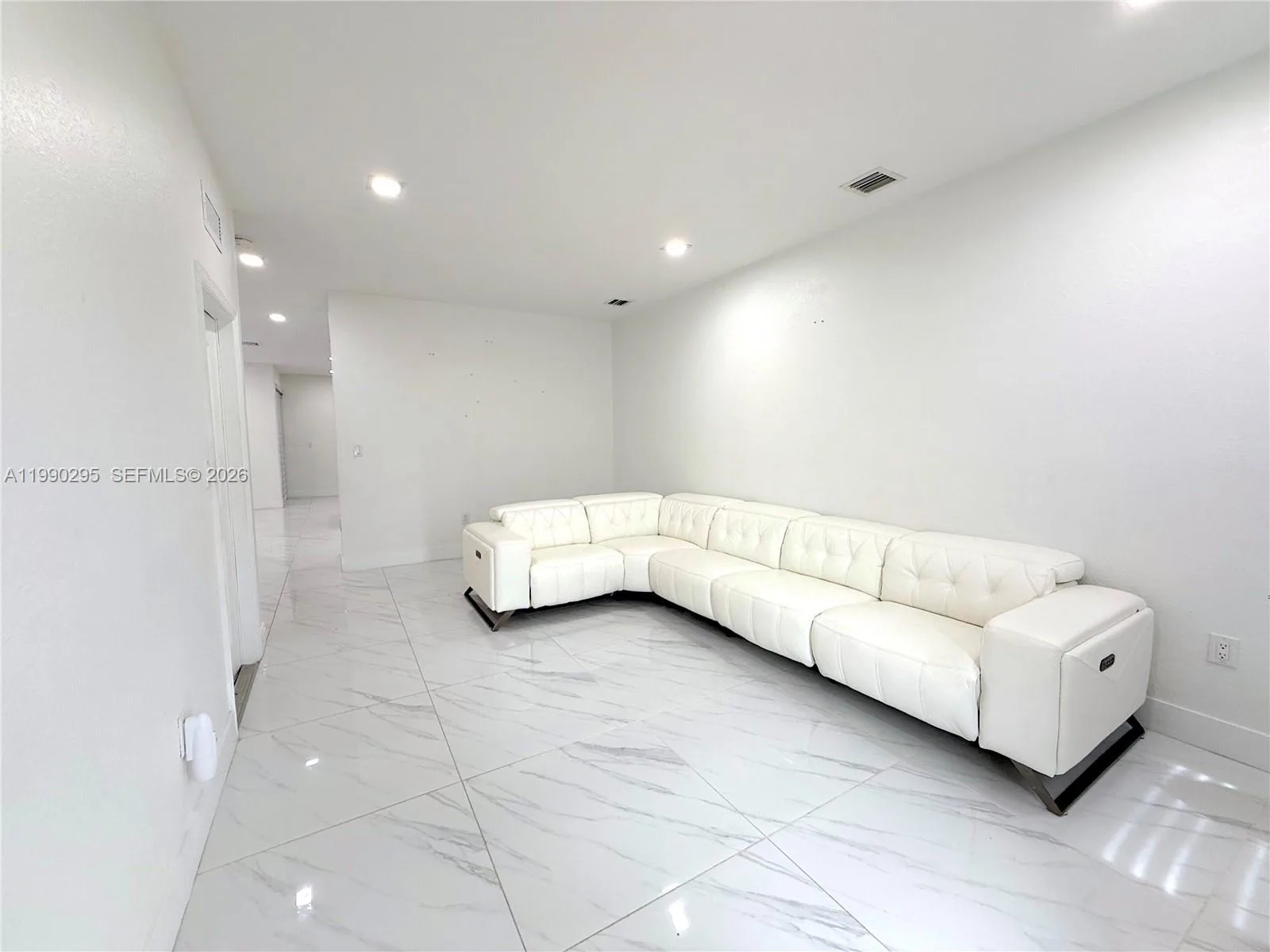 758 NE 34th Ave, Homestead, FL 33033 photo 2