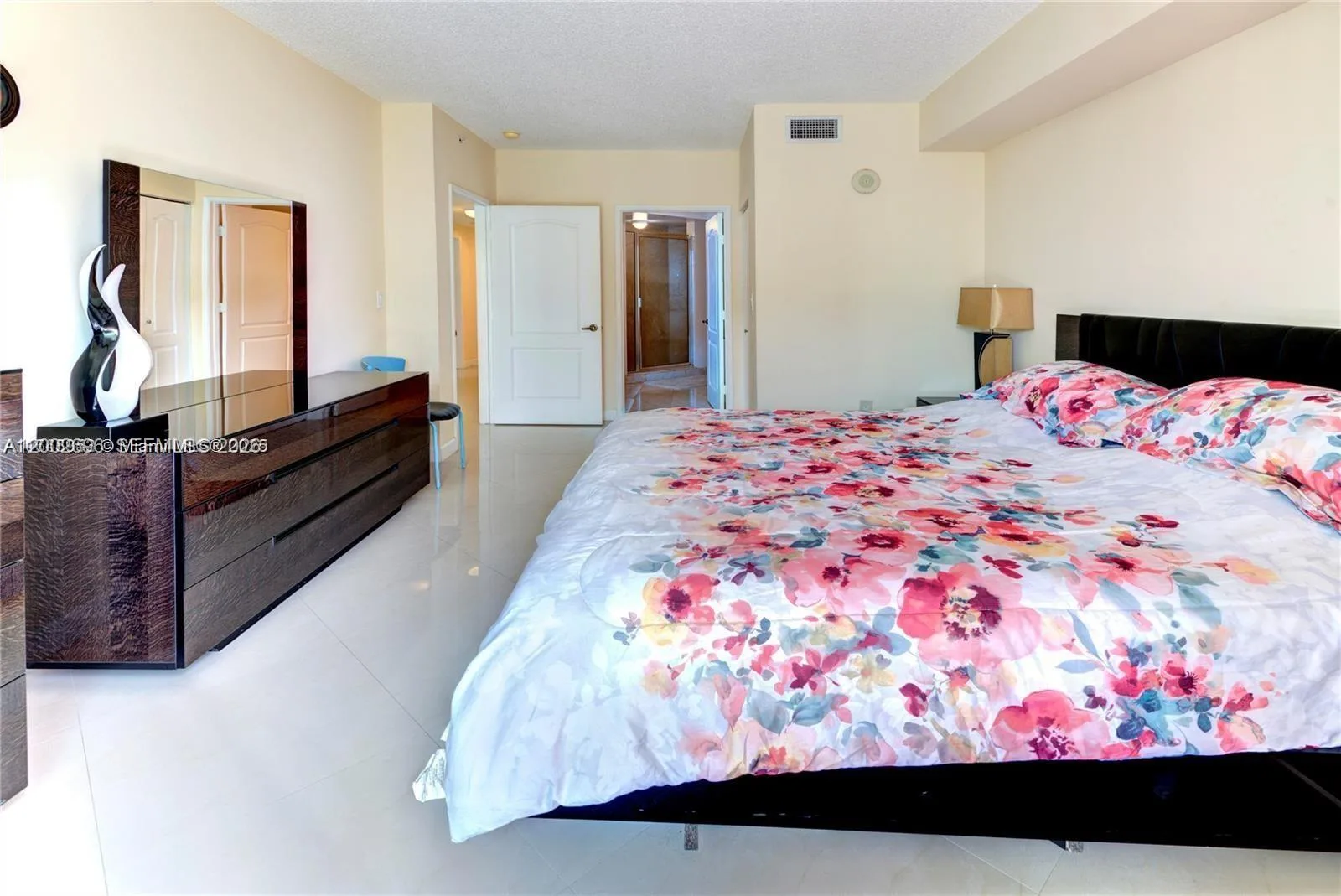 17555 Atlantic Blvd # 902, Sunny Isles Beach, FL 33160 photo 9