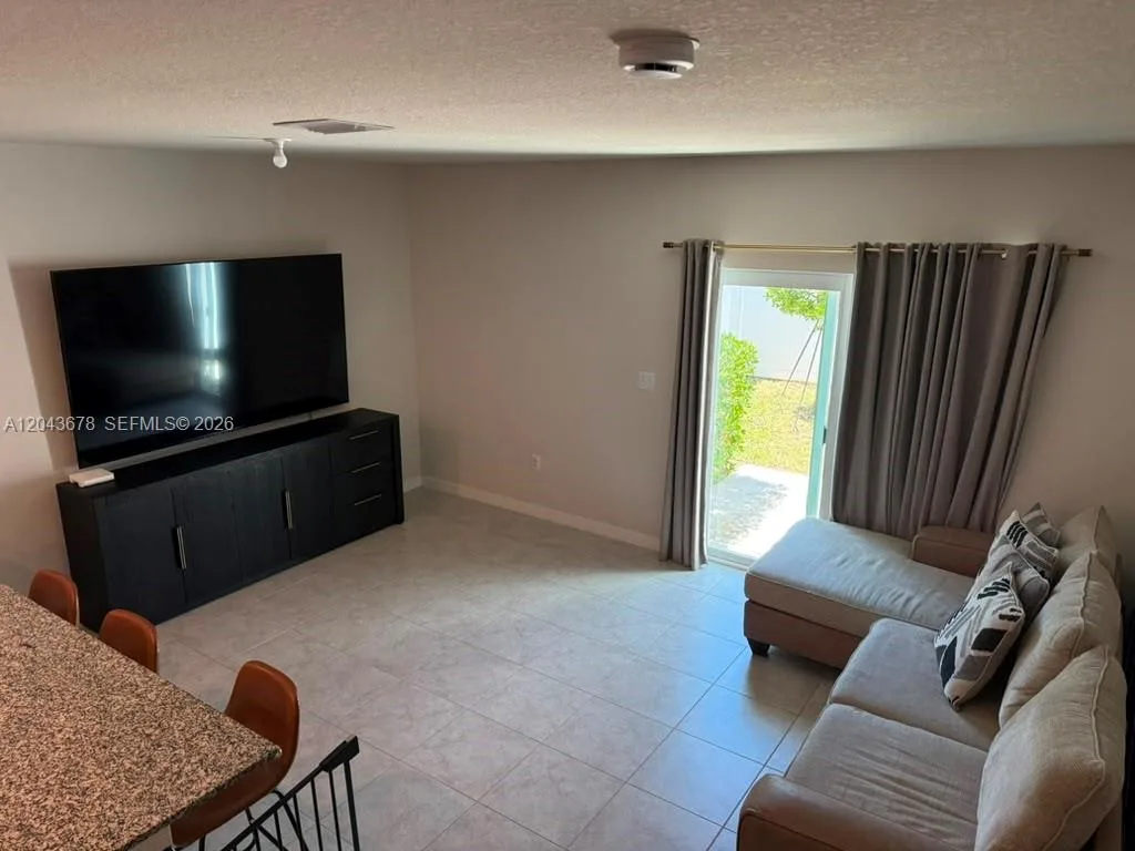 1057 NW 5th St # 1057, Florida City, FL 33034 — zdjęcie 3