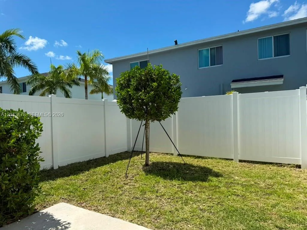1057 NW 5th St # 1057, Florida City, FL 33034 — zdjęcie 5