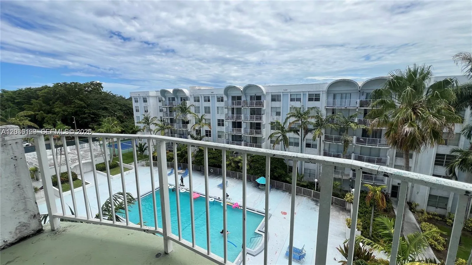 486 NW 165th St Rd # B-606, Miami, FL 33169