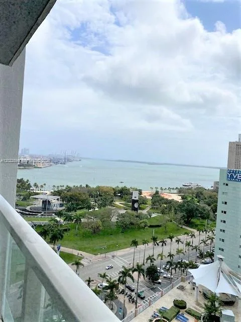 244 Biscayne Blvd # 1805, Miami, FL 33132 photo 4