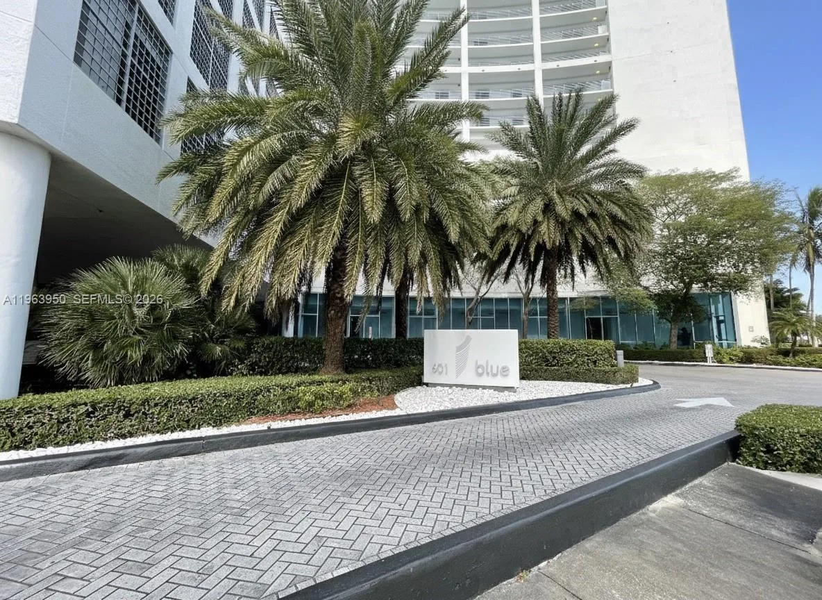 601 NE 36th St # 2109, Miami, FL 33137 photo 2