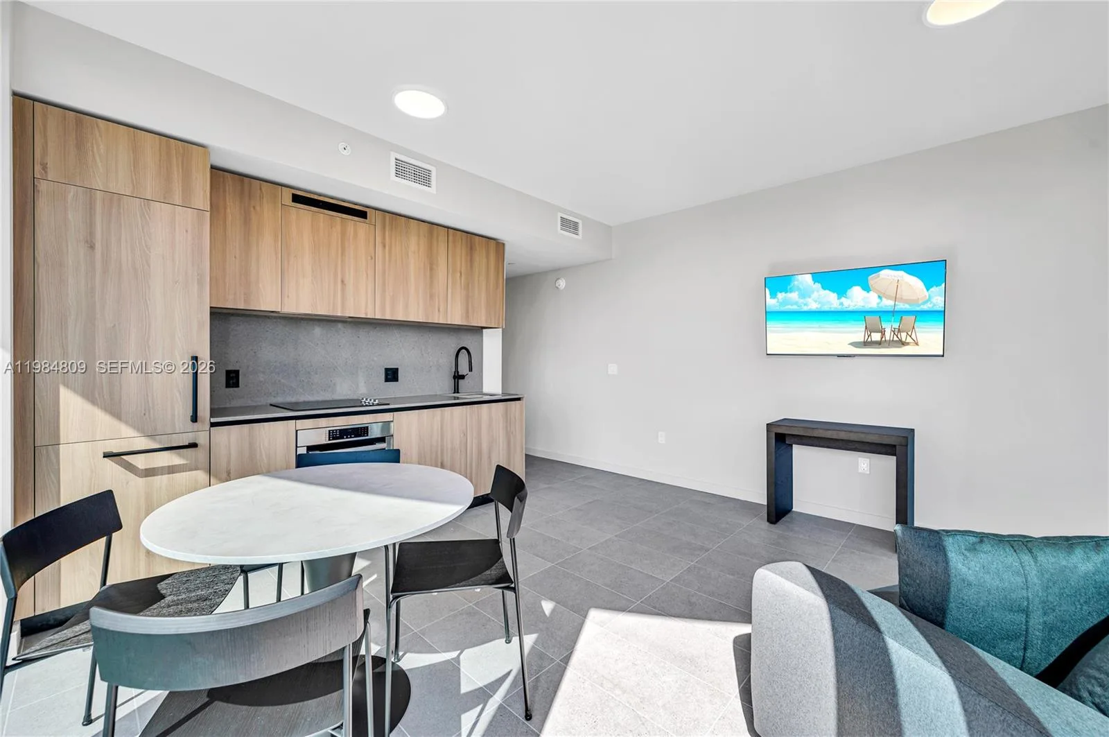 121 NE 5th St # 3005, Miami, FL 33130 photo 5